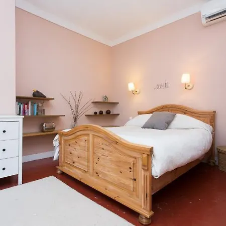 Sleeps 4 Air Con Wifi